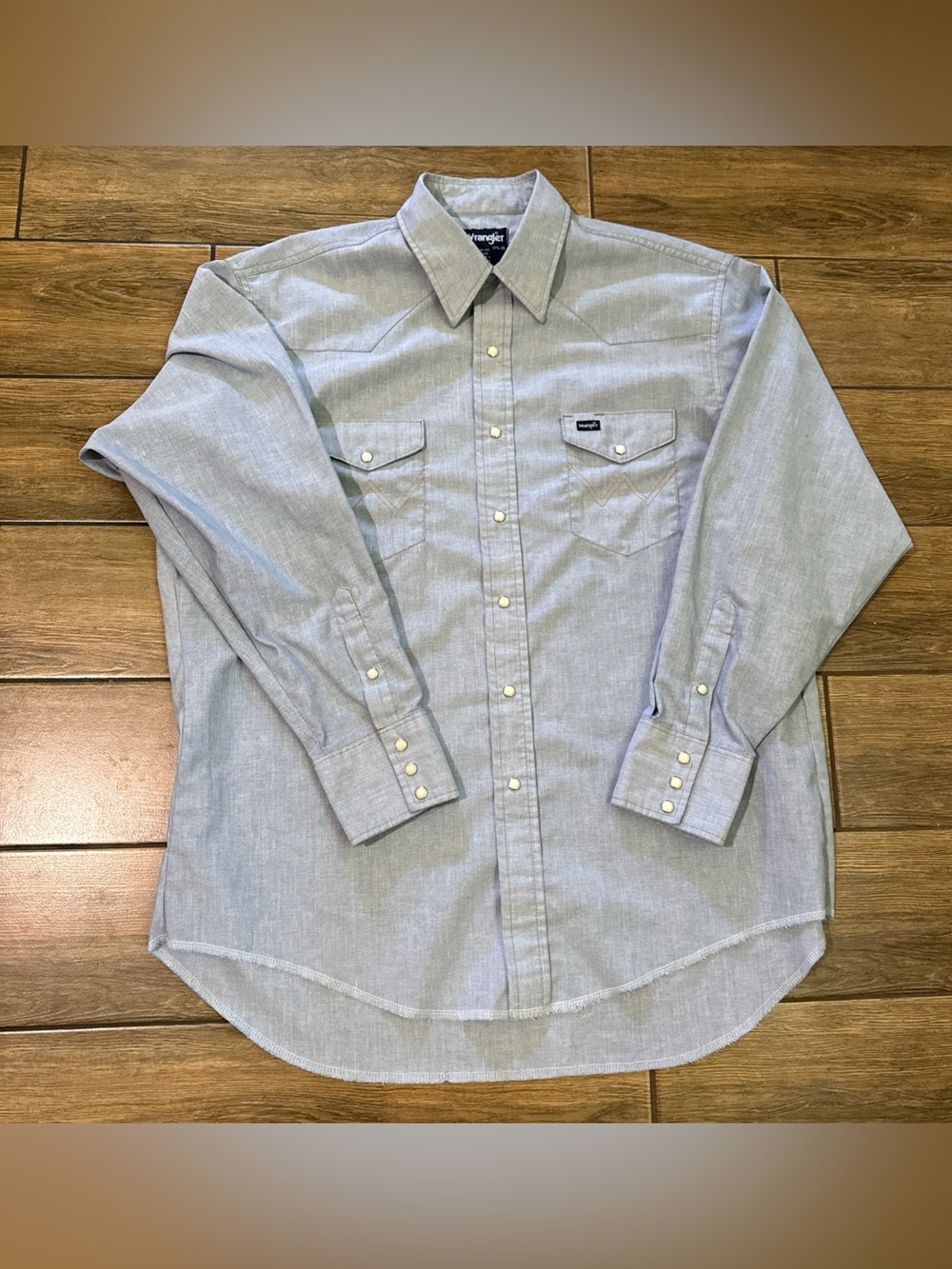 Vintage Wrangler Chambray Denim Western Pearl Snap Shirt X Long Tails 17.5x35 XL